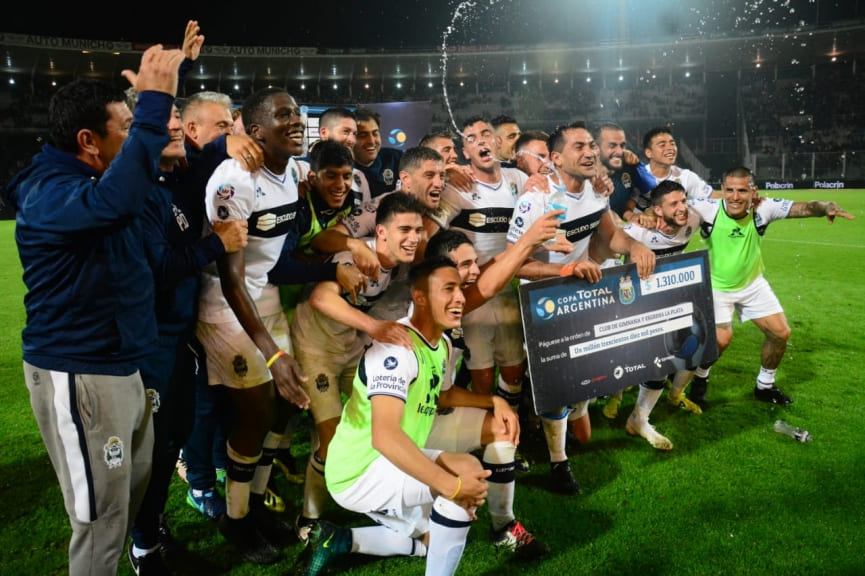 Gimnasia dio la sorpresa y eliminó a Boca de la Copa Agentina