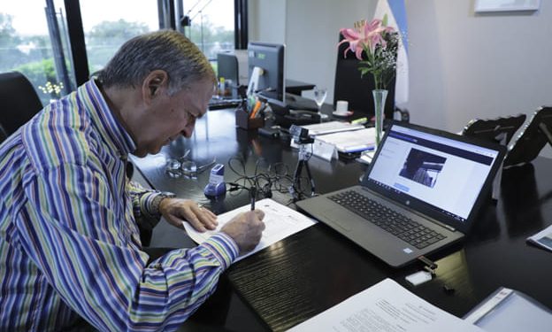 Schiaretti certificó su firma digital