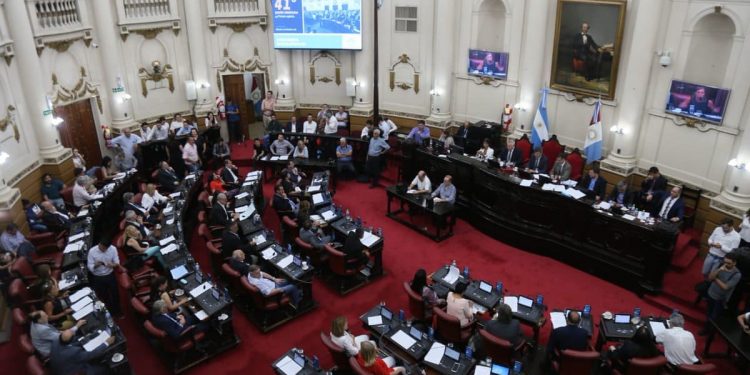 La unicameral aprobó elecciones provinciales para el 12 de mayo