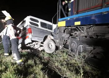 Una mujer falleció luego de que el tren embistiera su camioneta