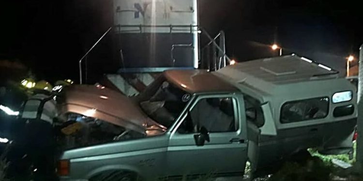 Camioneta embestida por un tren en República de Siria