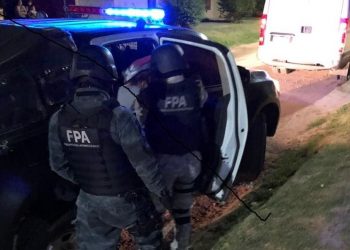 Intentó escapar con un niño en brazos y más de 100 de dosis de drogas