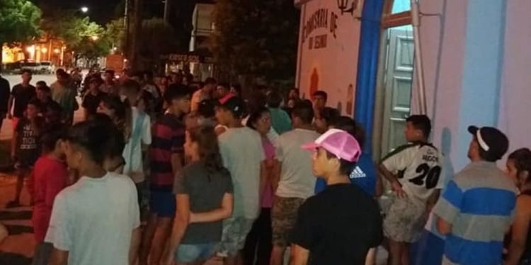 Vecinos de Río Segundo se manifestaron frente a la comisaría