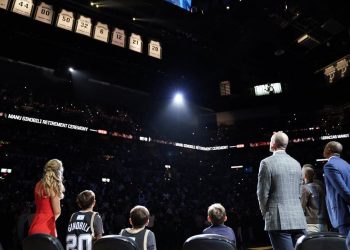San Antonio Spurs retiró la camiseta número “20"