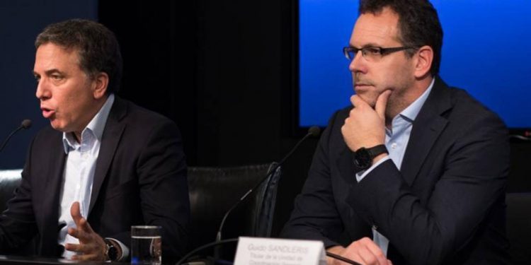 El ministro de Hacienda, Nicolás Dujovne, y el presidente del Banco Central, Guido Sandleris