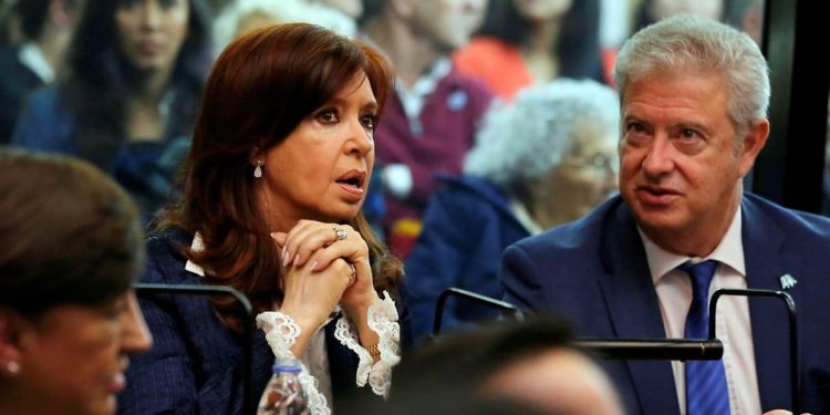 Cristina Fernández sentada en el banquillo de los acusados