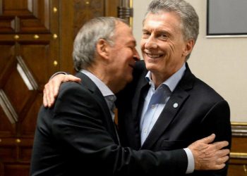 Mauricio Macri junto a Schiaretti en la Casa Rosada