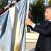 Macri izando la bandera