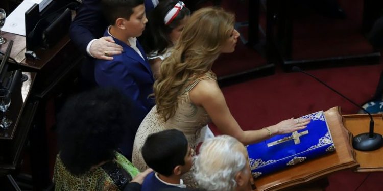 La senadora santiagueña, Claudia Ledesma, jura en la Cámara Alta.