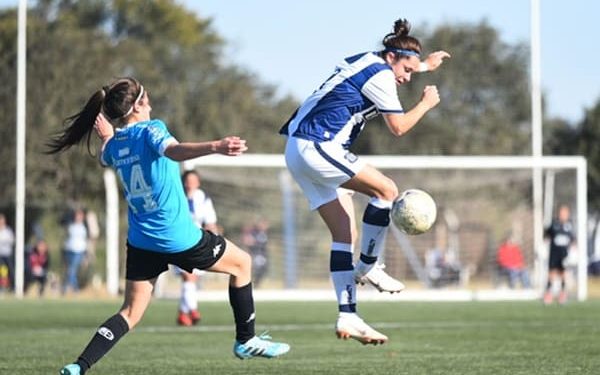 Clásico fútbol femenino