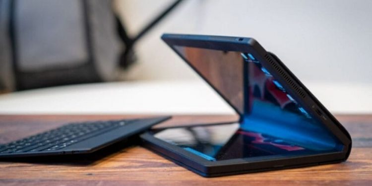 INTEL Y LENOVO MOSTRARON UNA LAPTOP CON PANTALLA OLED PLEGABLE